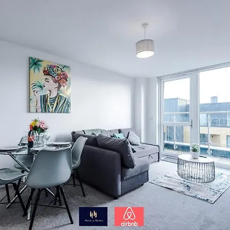 2 Bedroom Penthouse With Balcony By Host A Apartment *