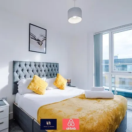 Apartment 2 Bedroom Penthouse With Balcony By Host A Manchester