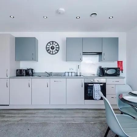 Apartment 2 Bedroom Penthouse With Balcony By Host A Manchester