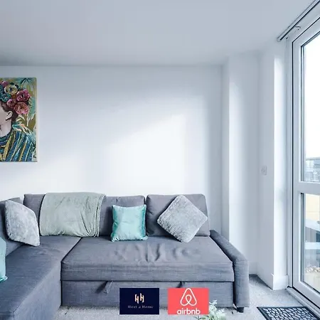 2 Bedroom Penthouse With Balcony By Host A * Manchester