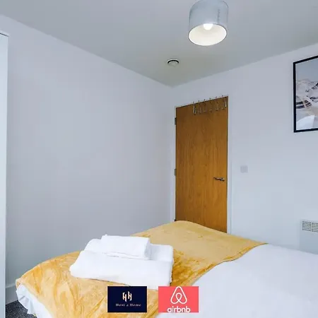 2 Bedroom Penthouse With Balcony By Host A