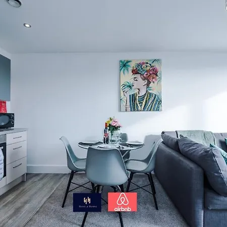 2 Bedroom Penthouse With Balcony By Host A Apartamento