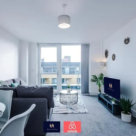 Apartment 2 Bedroom Penthouse With Balcony By Host A *