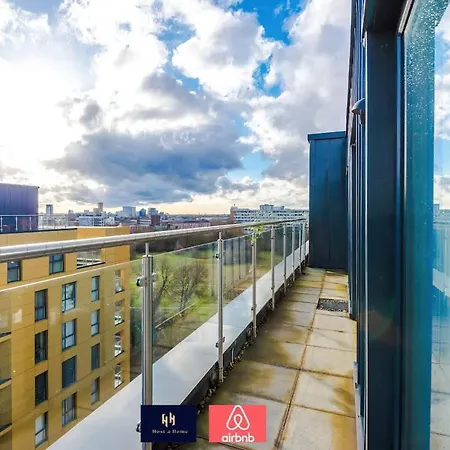 2 Bedroom Penthouse With Balcony By Host A Manchester