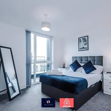 2 Bedroom Penthouse With Balcony By Host A * Manchester