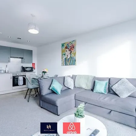 2 Bedroom Penthouse With Balcony By Host A Apartment *