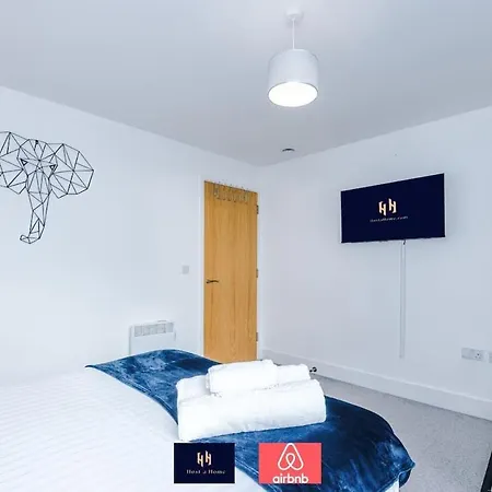 Apartment 2 Bedroom Penthouse With Balcony By Host A Manchester