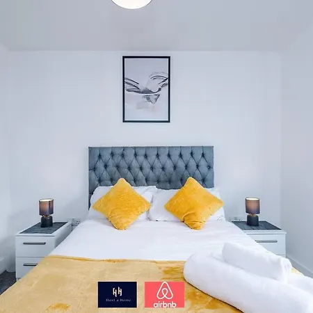 2 Bedroom Penthouse With Balcony By Host A Apartment