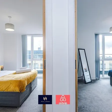 2 Bedroom Penthouse With Balcony By Host A Apartment *