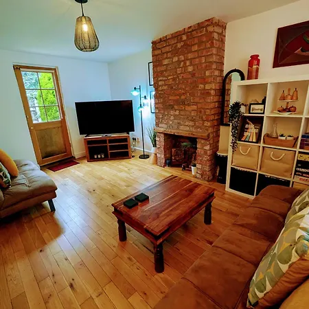 Detached House With Gated Parking In Whalley Range, Near Centre