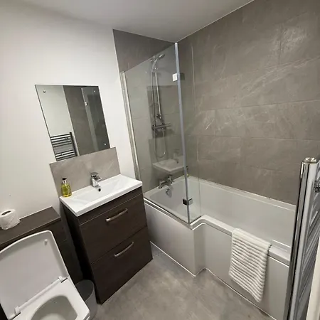 Premier Serviced Apartmetns Oldham Road Manchester