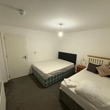 Premier Serviced Apartmetns Oldham Road Manchester 3*
