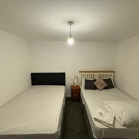 Premier Serviced Apartmetns Oldham Road Manchester