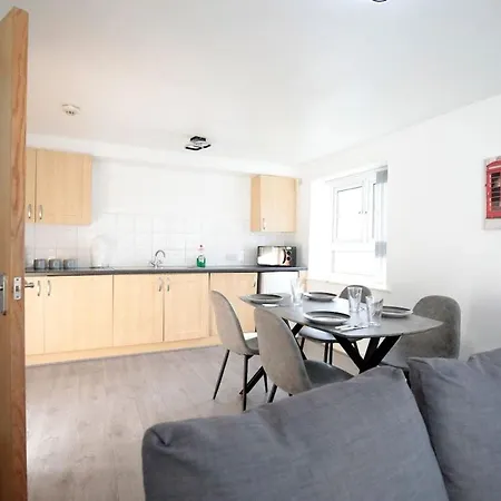 View - Free Parking - Sleeps 6 - Near Centre - By Nmb Apartment