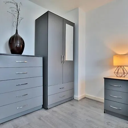 Apartament View - Free Parking - Sleeps 6 - Near Centre - By Nmb *