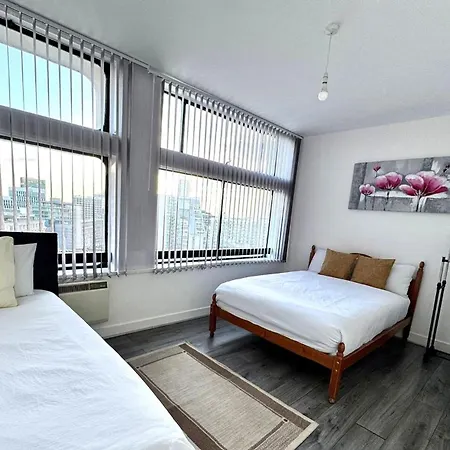 2 Bedroom, 2 Bath, Very Popular Centre Apartment Manchester