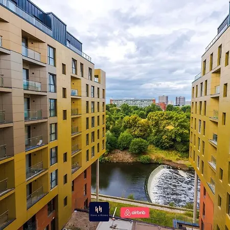 Apartment Large 2 Bedroom With Balcony By Host A Manchester