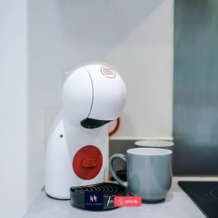 Large 2 Bedroom With Balcony By Host A マンチェスター