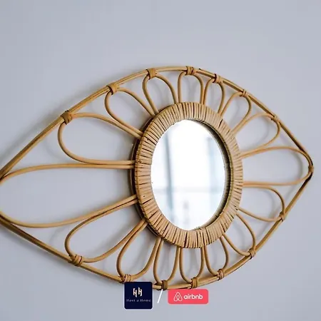 Large 2 Bedroom With Balcony By Host A アパート *