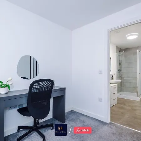 アパート Large 2 Bedroom With Balcony By Host A *