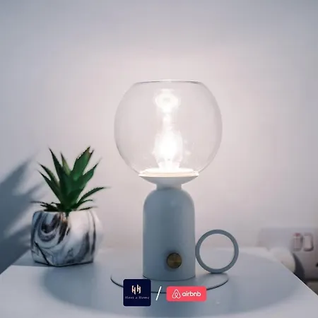 Large 2 Bedroom With Balcony By Host A 公寓 曼彻斯特