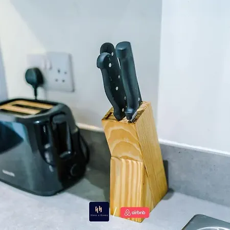 Apartment Large 2 Bedroom With Balcony By Host A Manchester