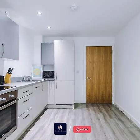 Large 2 Bedroom With Balcony By Host A 公寓