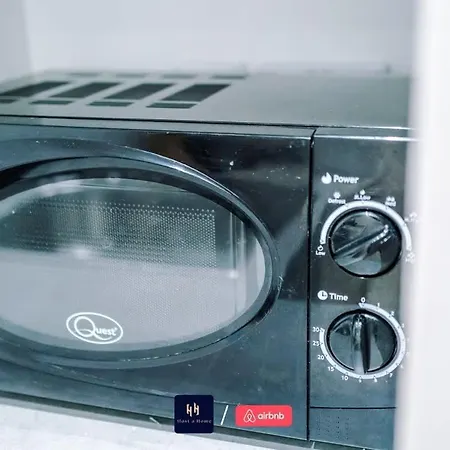 Large 2 Bedroom With Balcony By Host A * Manchester