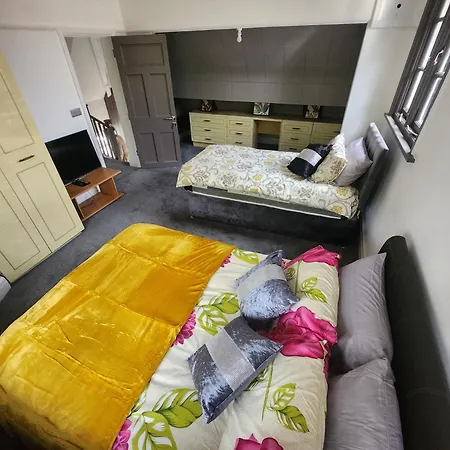 Luxury Free Wifi Old Trafford Homestay szállás