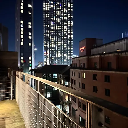 2 Bedroom With Views, Balcony & Free Parking