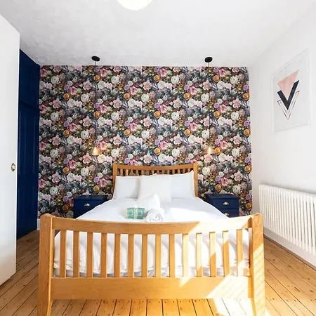 別荘 Winslow House- Close To Coop Etihad & Free Parking マンチェスター