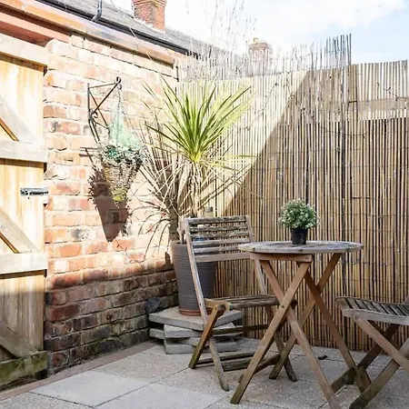 Holiday home Winslow House- Close To Coop Etihad & Free Parking Manchester