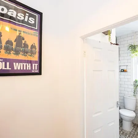 Winslow House- Close To Coop Etihad & Free Parking *