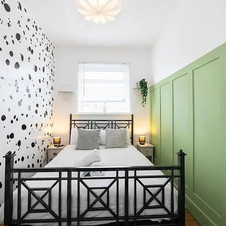 別荘 Winslow House- Close To Coop Etihad & Free Parking