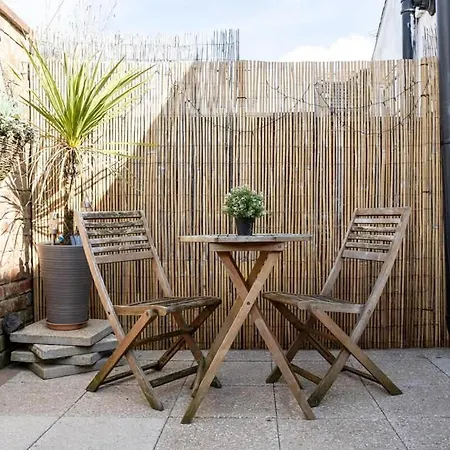 Winslow House- Close To Coop Etihad & Free Parking Dom wakacyjny *