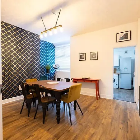 別荘 Winslow House- Close To Coop Etihad & Free Parking *