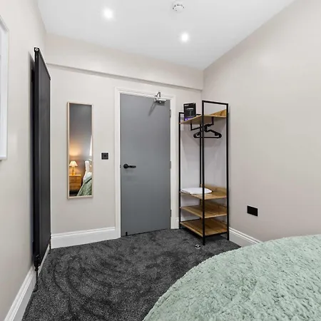 بيت للعطل Sleeps 14 The Old Trafford Family Zen By Genesis Living