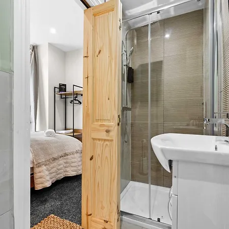 بيت للعطل Sleeps 14 The Old Trafford Family Zen By Genesis Living