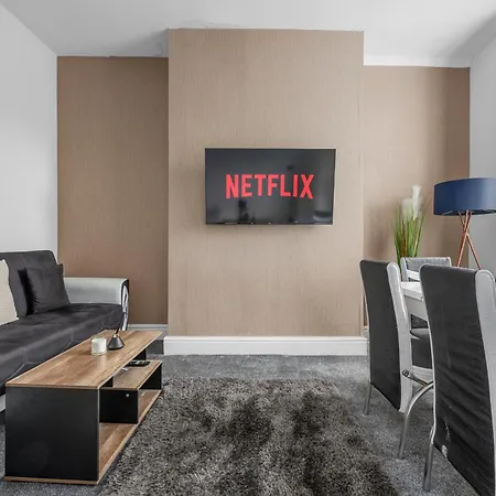 Four Bedroom House By Brookland Serviced Short Lets With Free Wifi דירה מנצ'סטר
