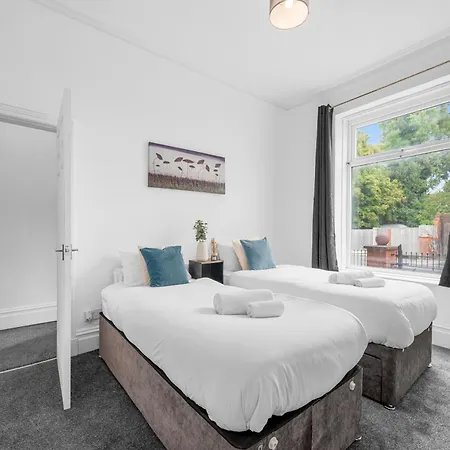 Four Bedroom House By Brookland Serviced Short Lets With Free Wifi