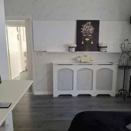 Apartment Stylish Private Flat Close To Centre! *