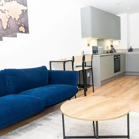 Luxe In M1 With Pool, Gym & Apartment *