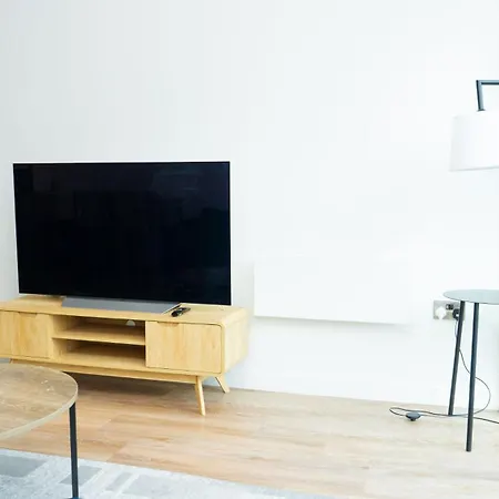 Apartment Luxe In M1 With Pool, Gym & Manchester