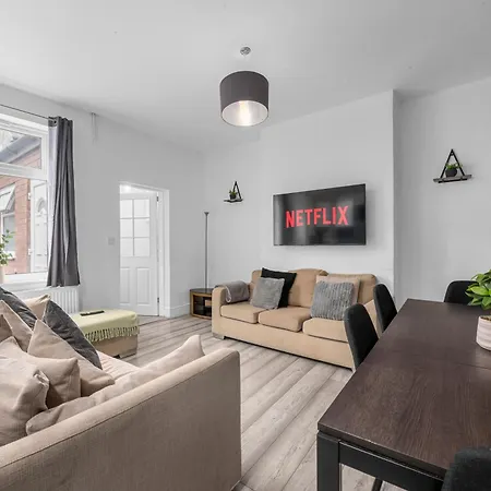 Brookland 4br House Serviced Short Lets With Wifi アパート *