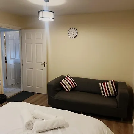 With Free Parking Apartment Manchester