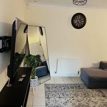 Apartment With Free Parking