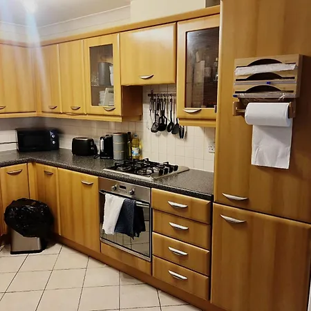 Apartment With Free Parking *