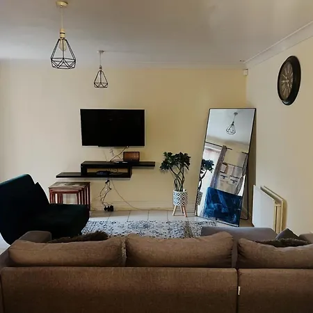 Apartment With Free Parking Manchester