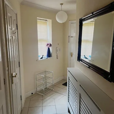 With Free Parking Apartment *