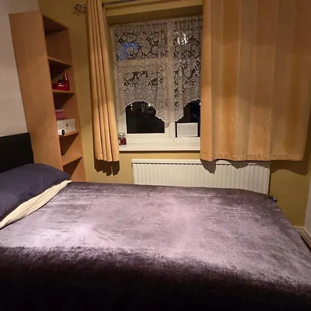 Проживание в семье Heaton Mersey Stockport *